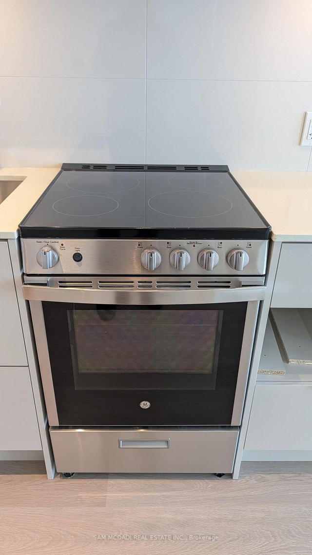 2510 - 448 Burnhamthorpe Road W