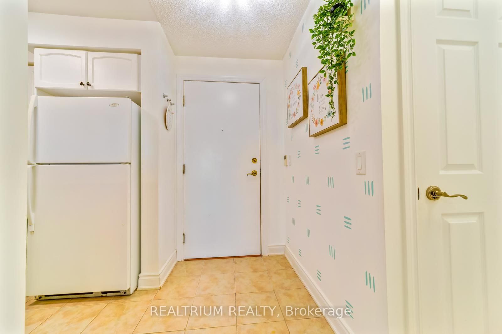 710 Humberwood Boulevard, Unit 811 - Photo 9