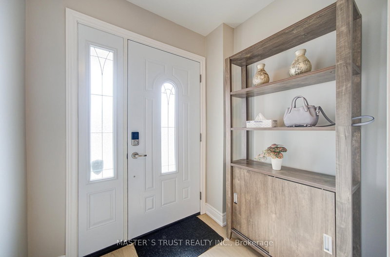 1017 Lucerne Cres, Mississauga, L5C 3X6 | Image 2