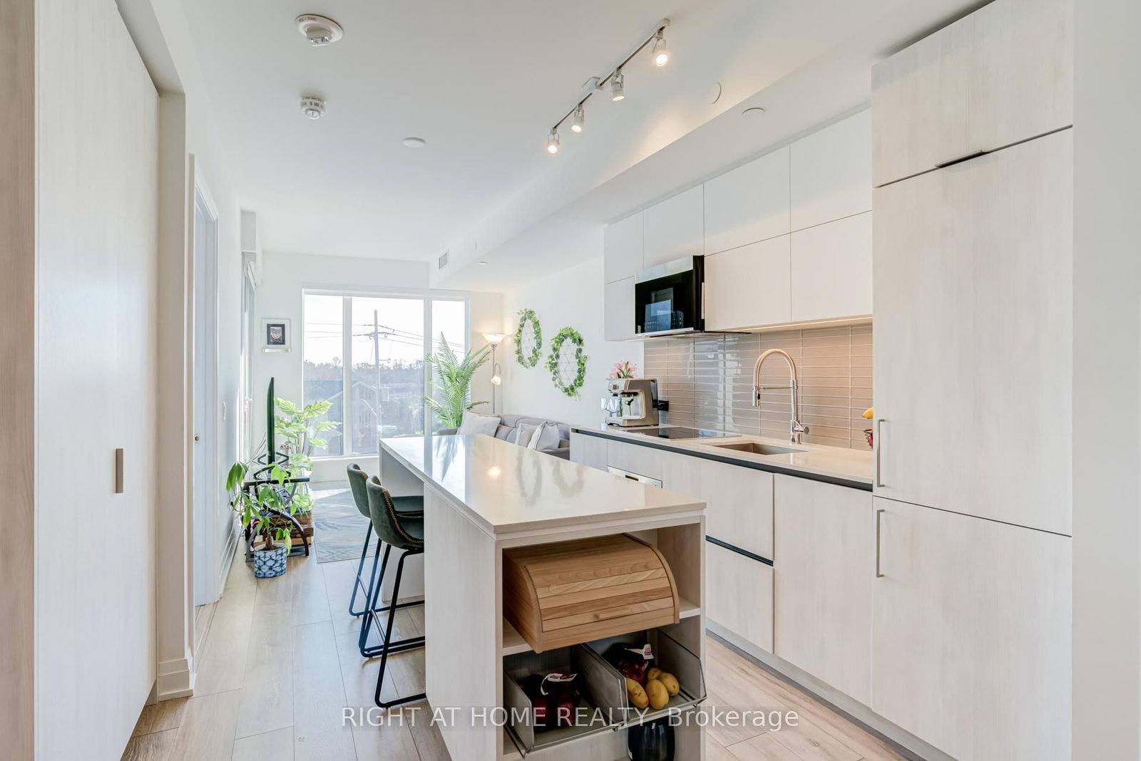 21 Park Street E, Unit 506 - Photo 10