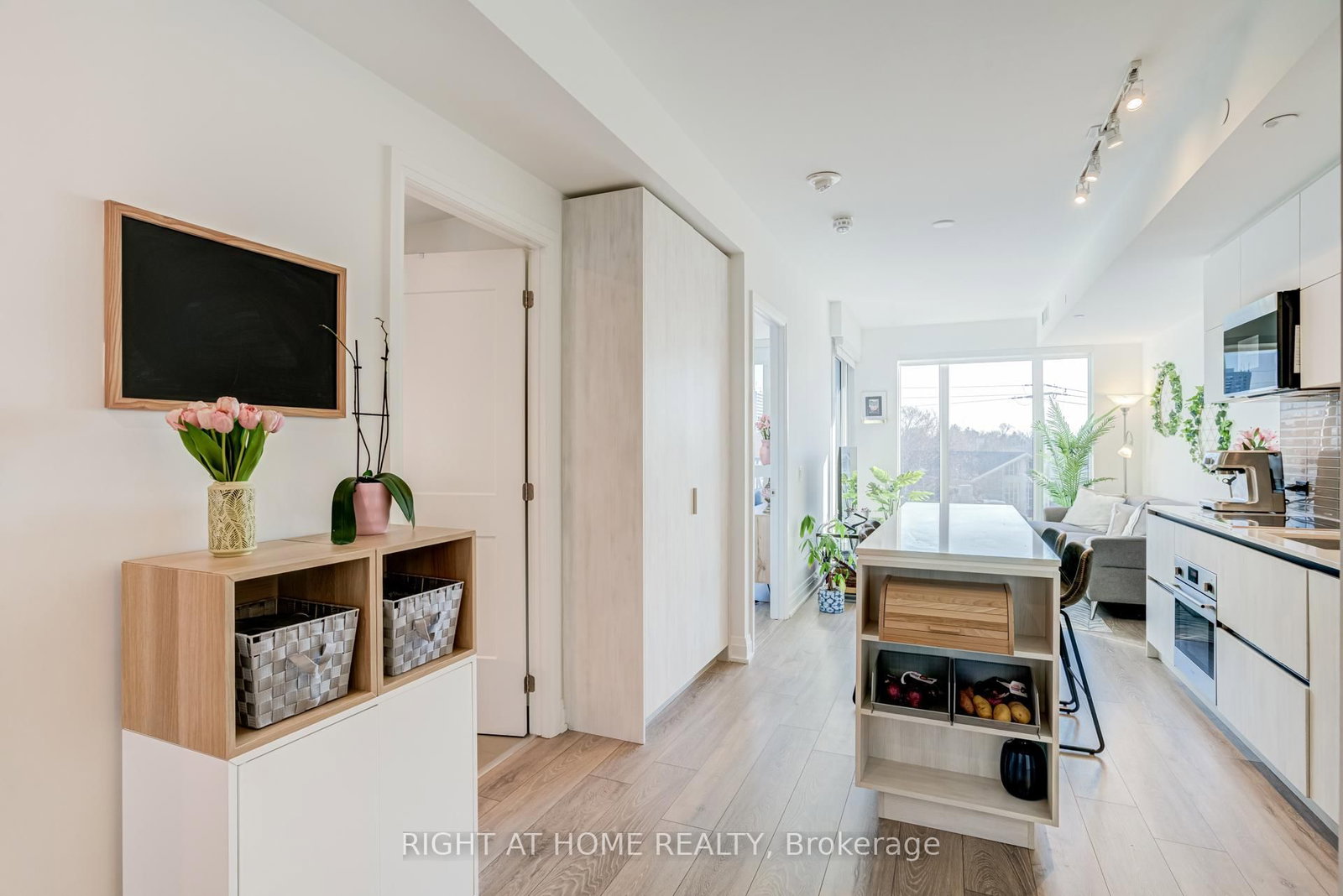 21 Park Street E, Unit 506 - Photo 11