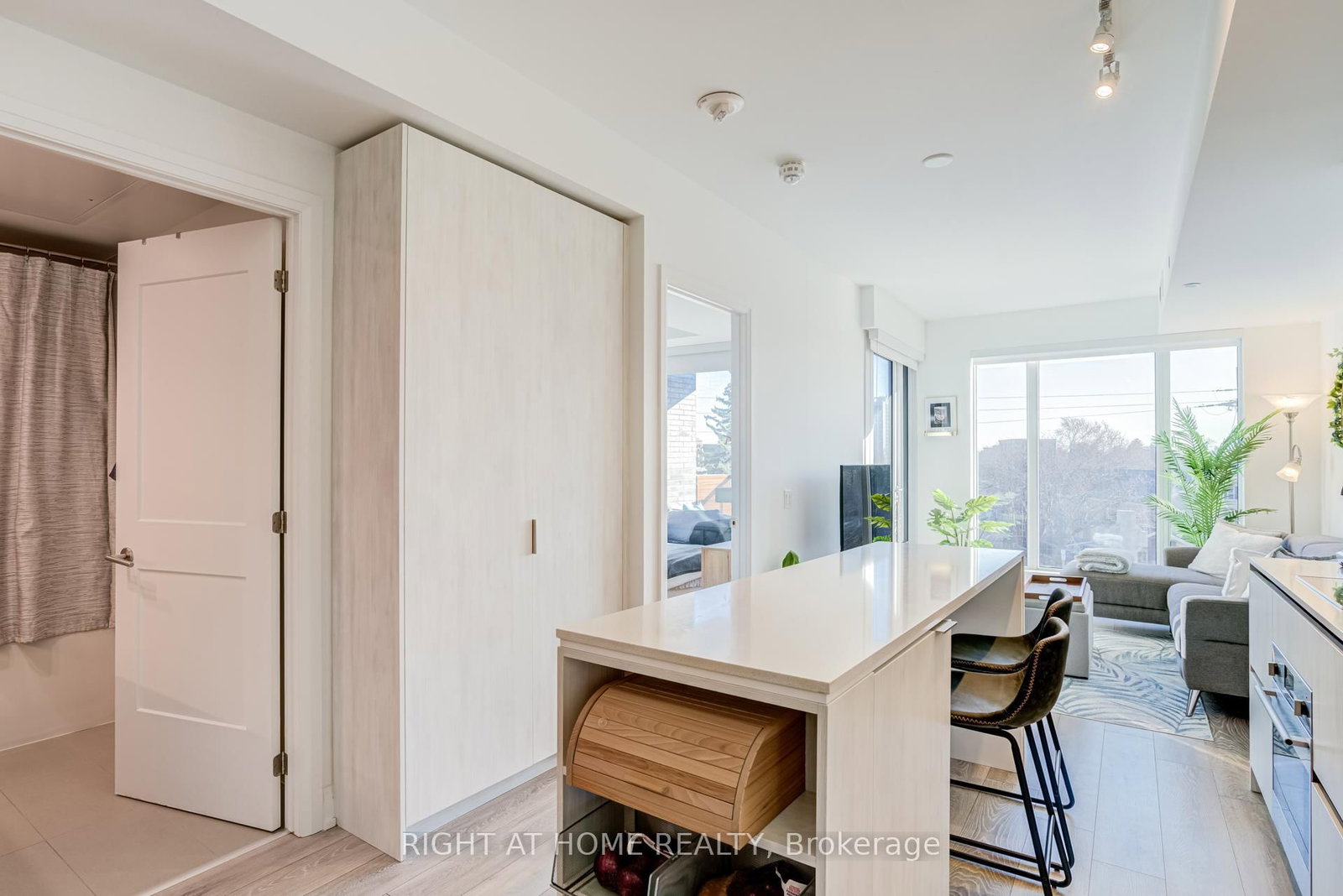 21 Park Street E, Unit 506 - Photo 12