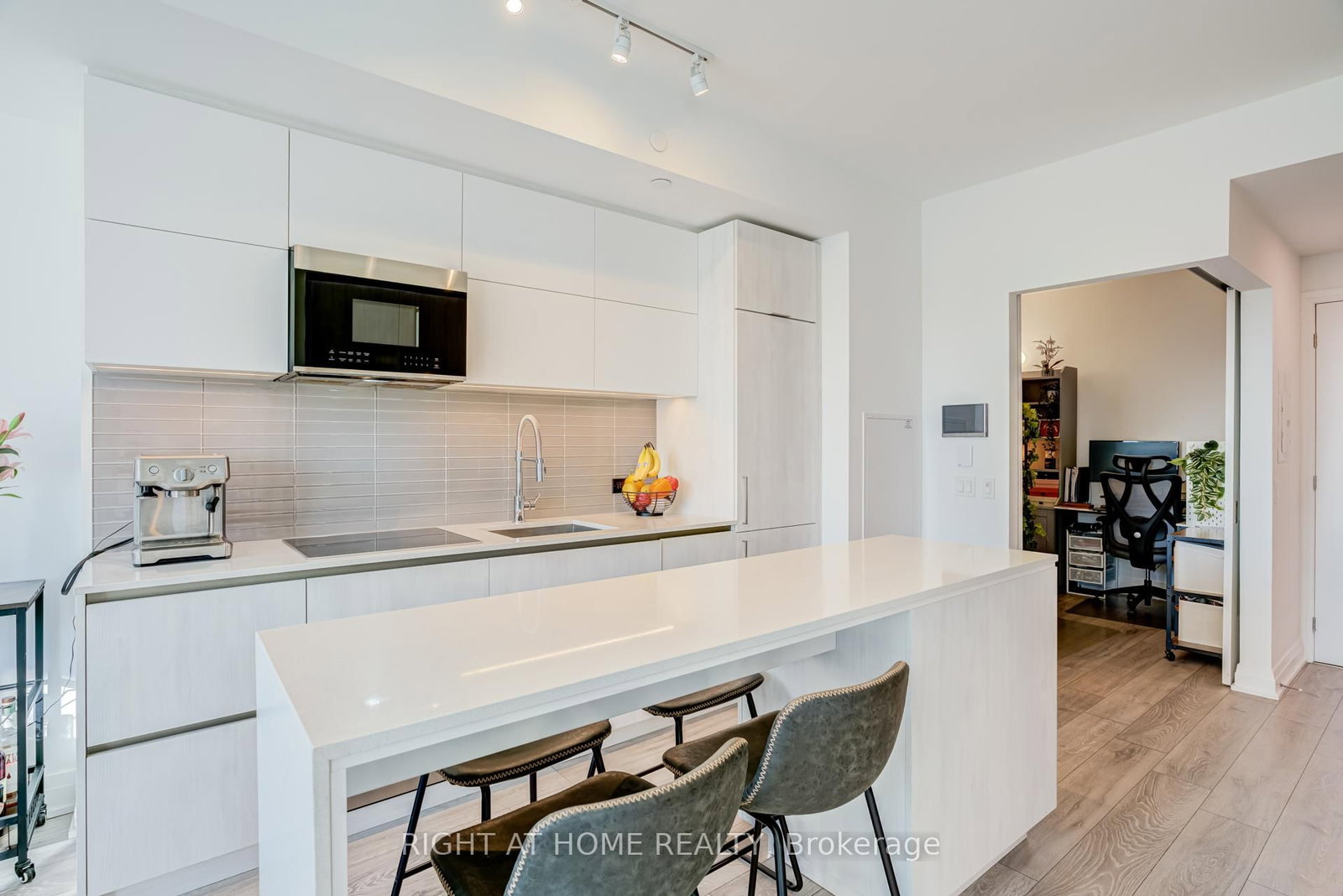 21 Park Street E, Unit 506 - Photo 14