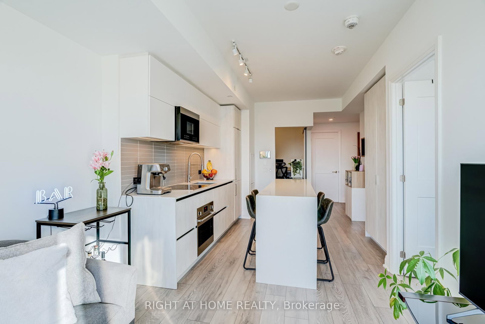 21 Park Street E, Unit 506 - Photo 15