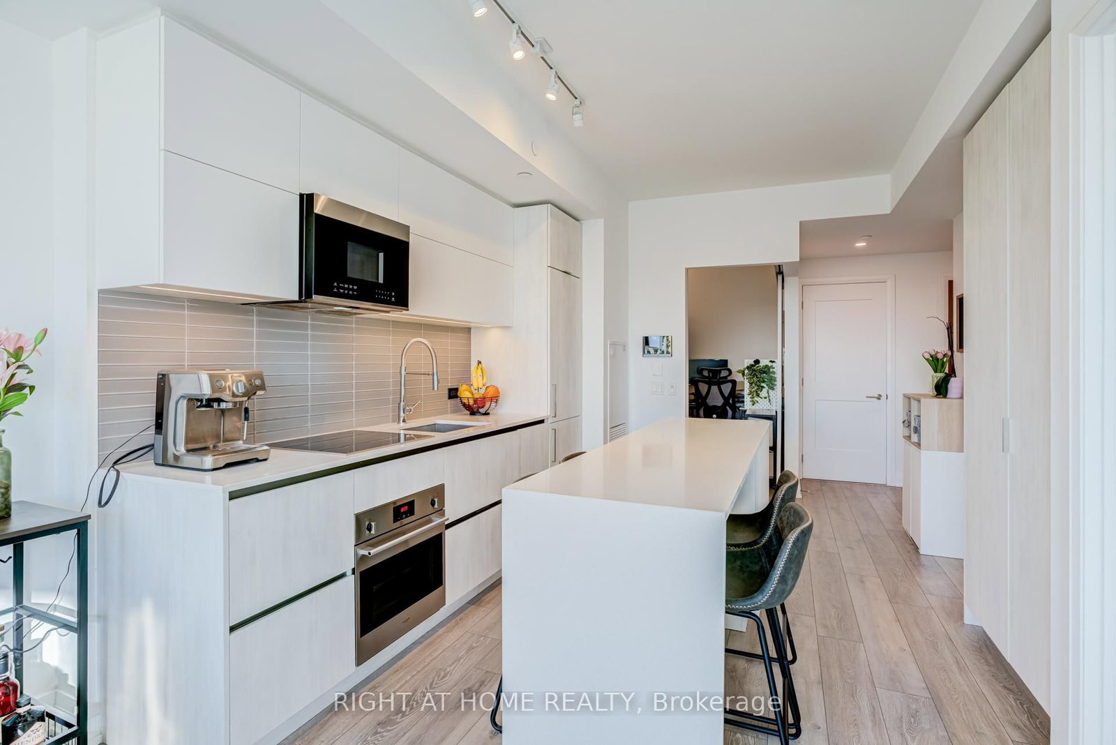 21 Park Street E, Unit 506 - Photo 16
