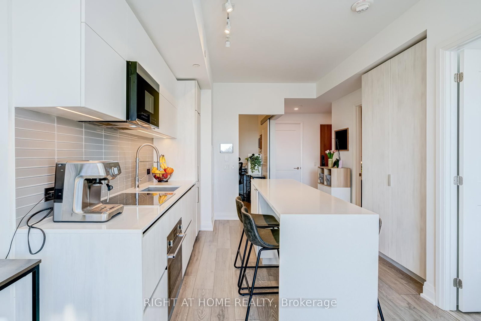 21 Park Street E, Unit 506 - Photo 18