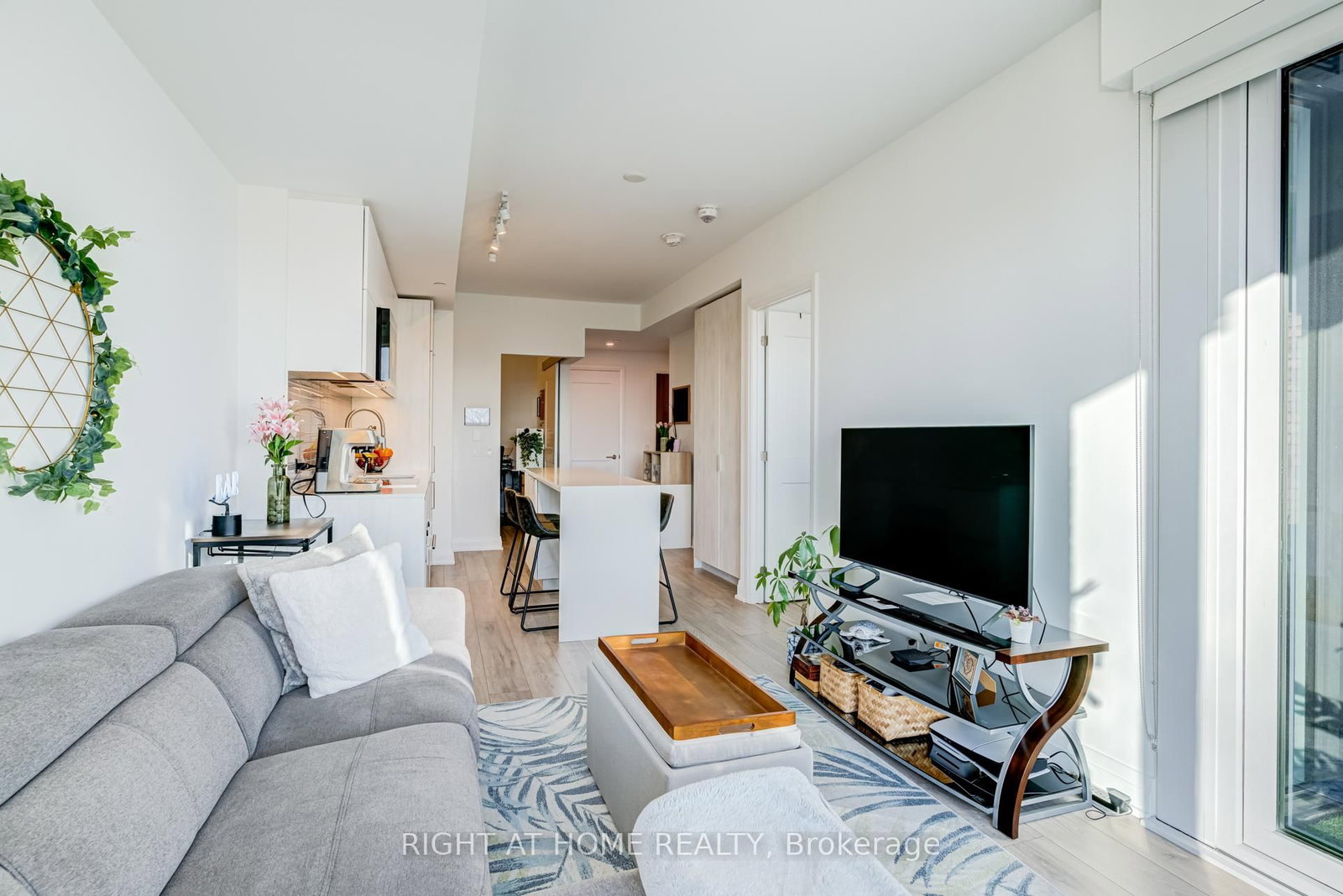 21 Park Street E, Unit 506 - Photo 21