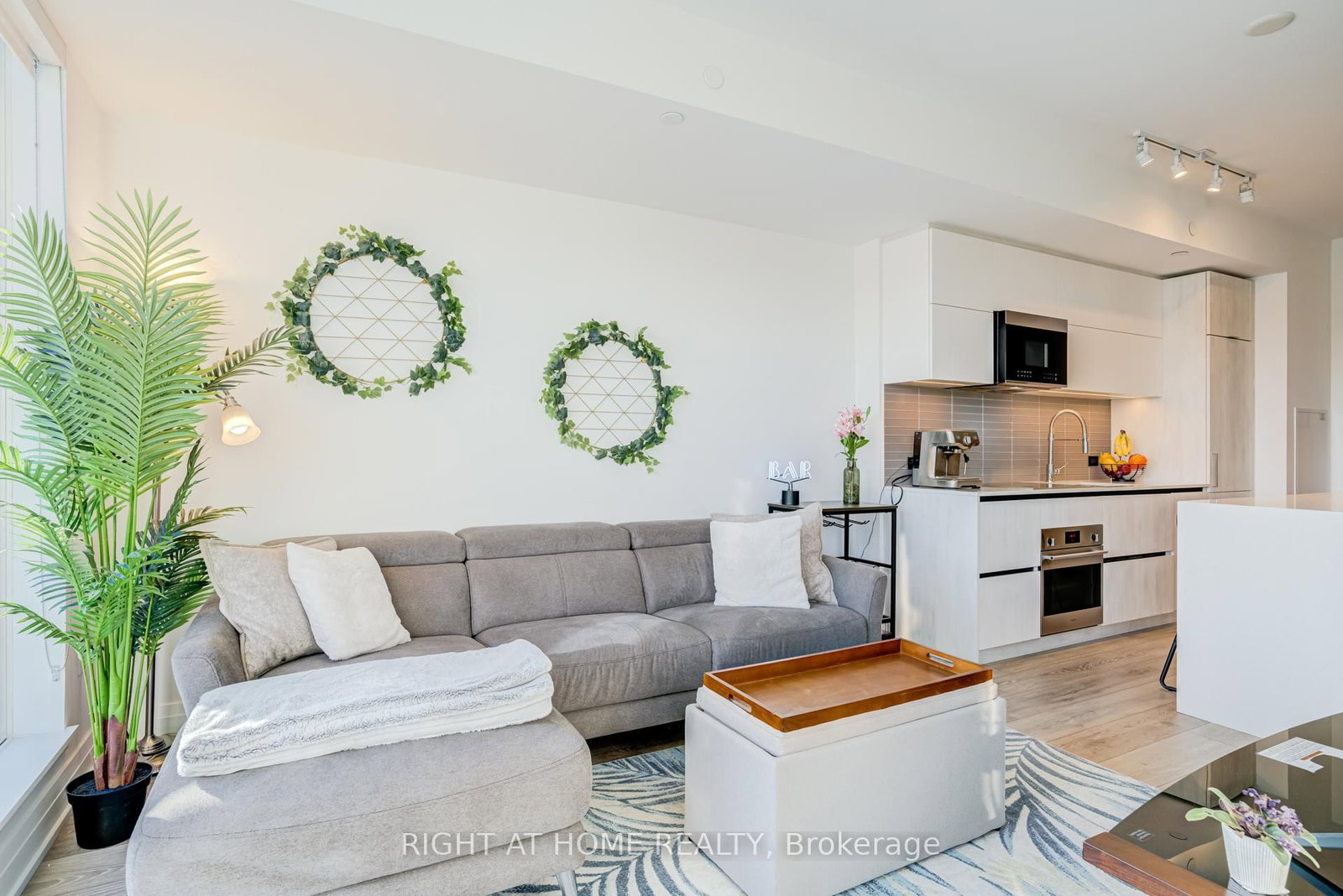 21 Park Street E, Unit 506 - Photo 24