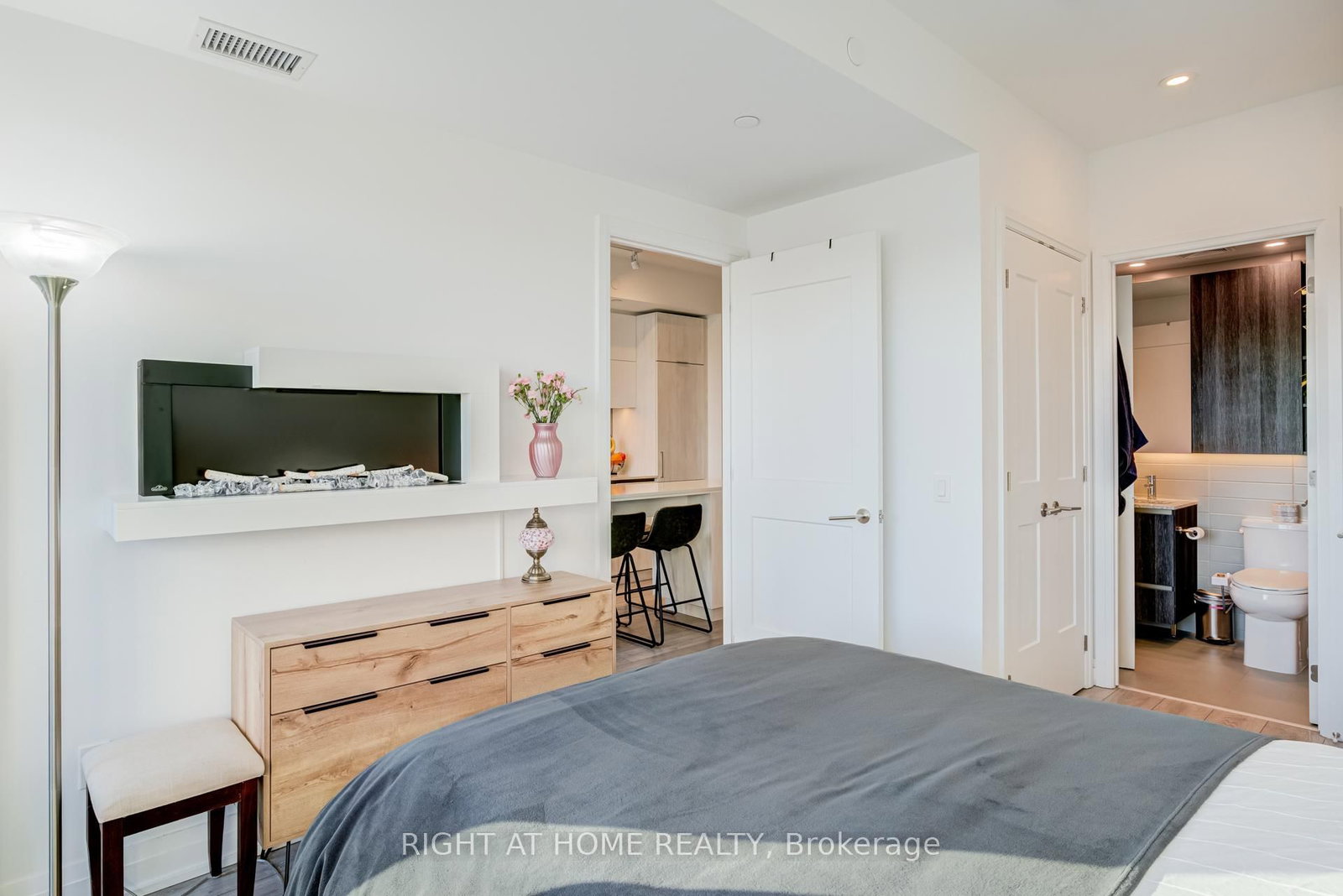 21 Park Street E, Unit 506 - Photo 30