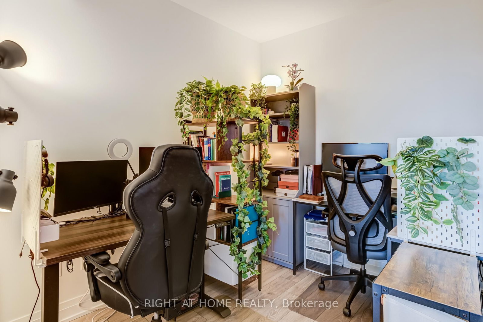 21 Park Street E, Unit 506 - Photo 37