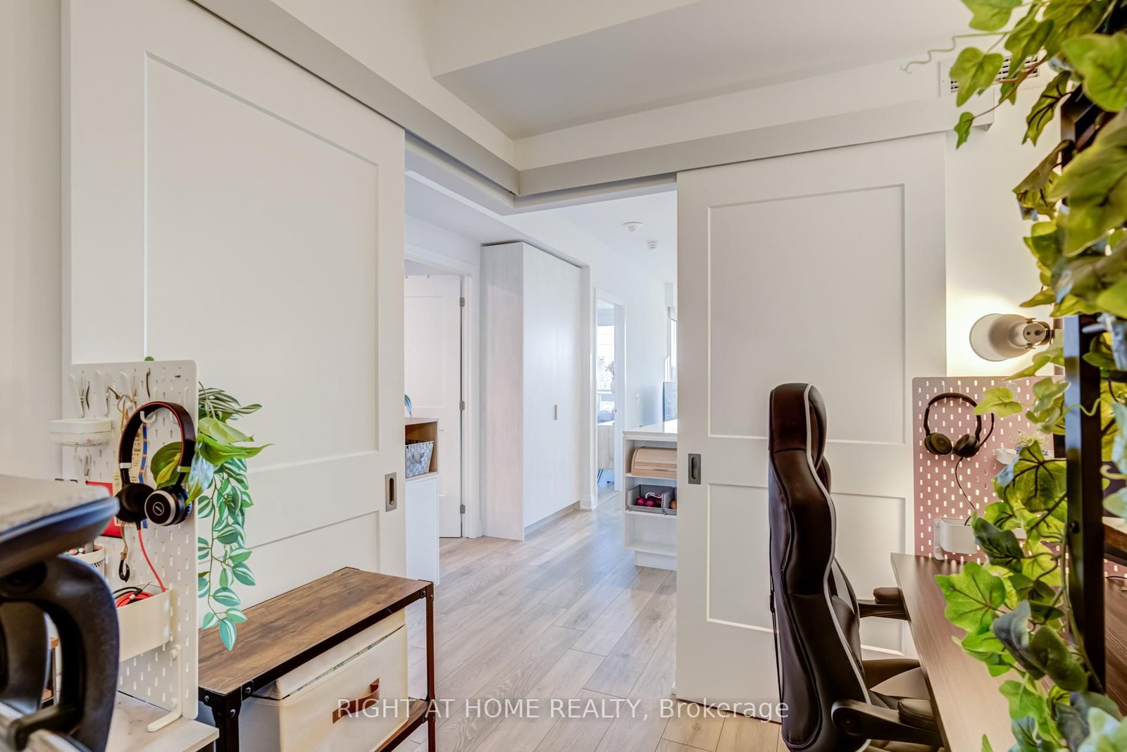 21 Park Street E, Unit 506 - Photo 38