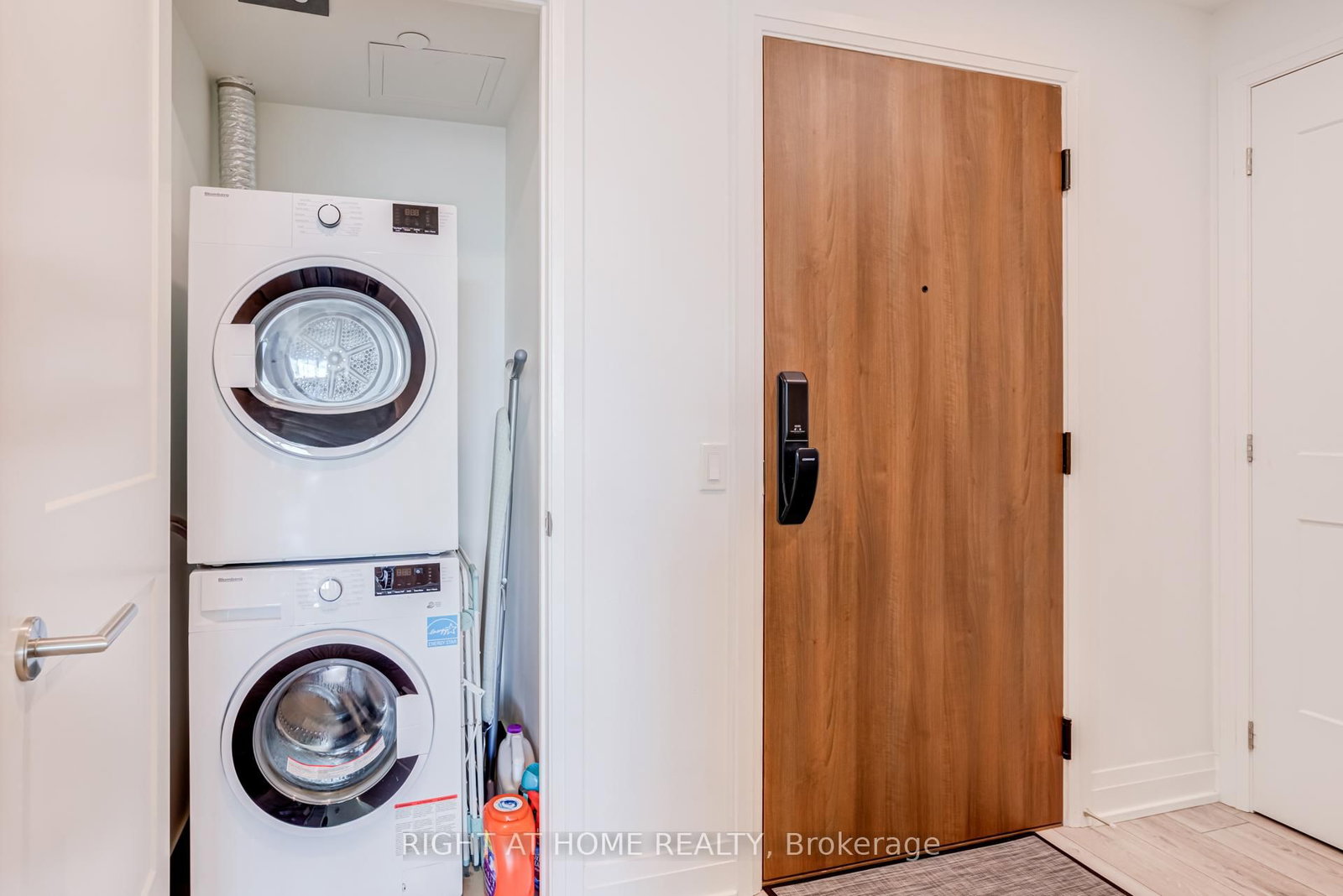 21 Park Street E, Unit 506 - Photo 40