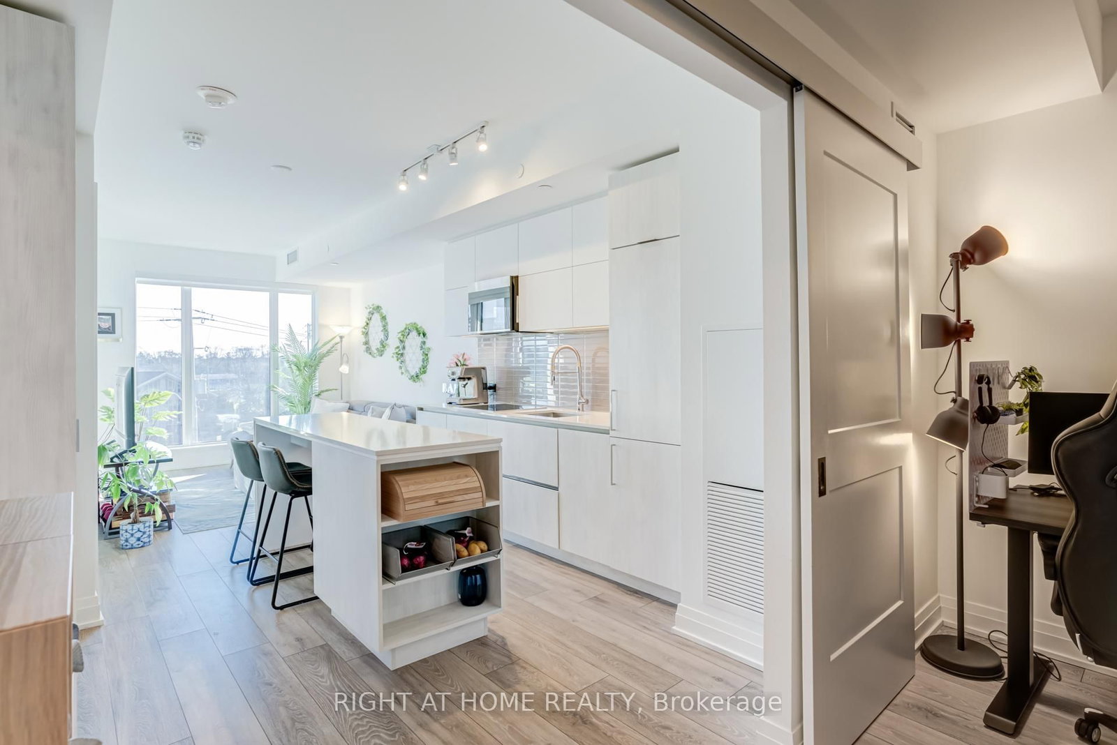 21 Park Street E, Unit 506 - Photo 9