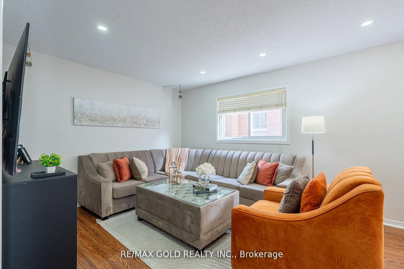94 Bighorn Cres, Brampton, L6R 1G7 | Image 2