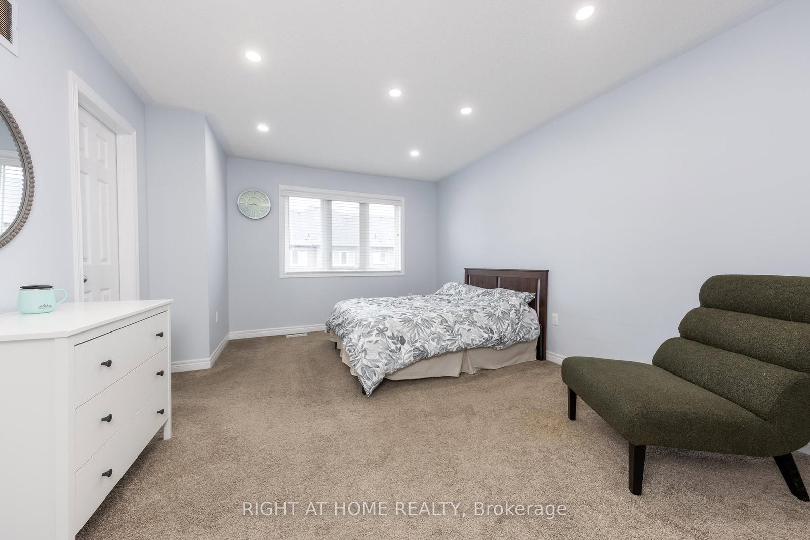 Townhouse for sale at 15 Munch Place, Milton, Ontario, L9T 8K6 - Willmott - MLS: W12999532