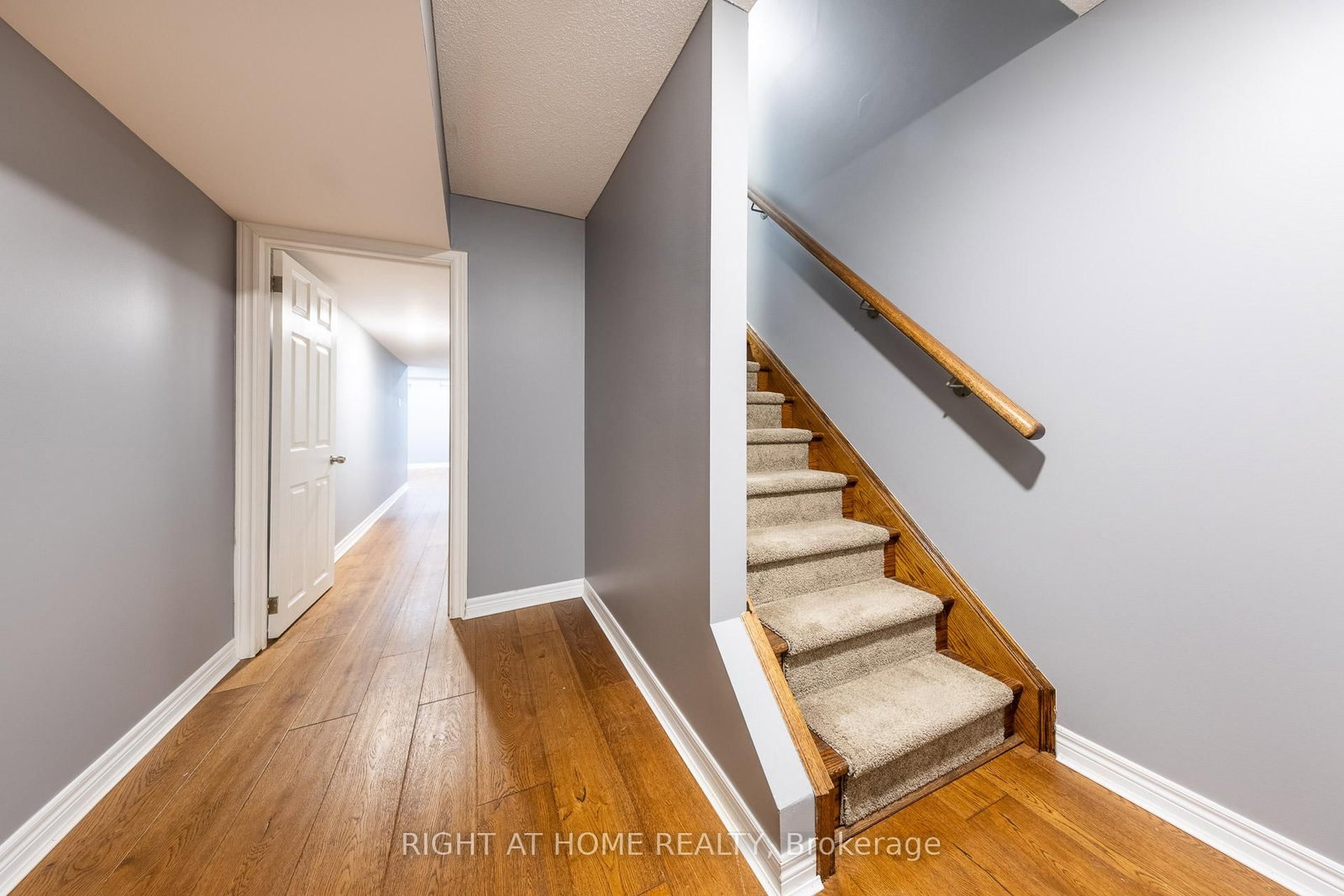 Townhouse for sale at 15 Munch Place, Milton, Ontario, L9T 8K6 - Willmott - MLS: W12999532