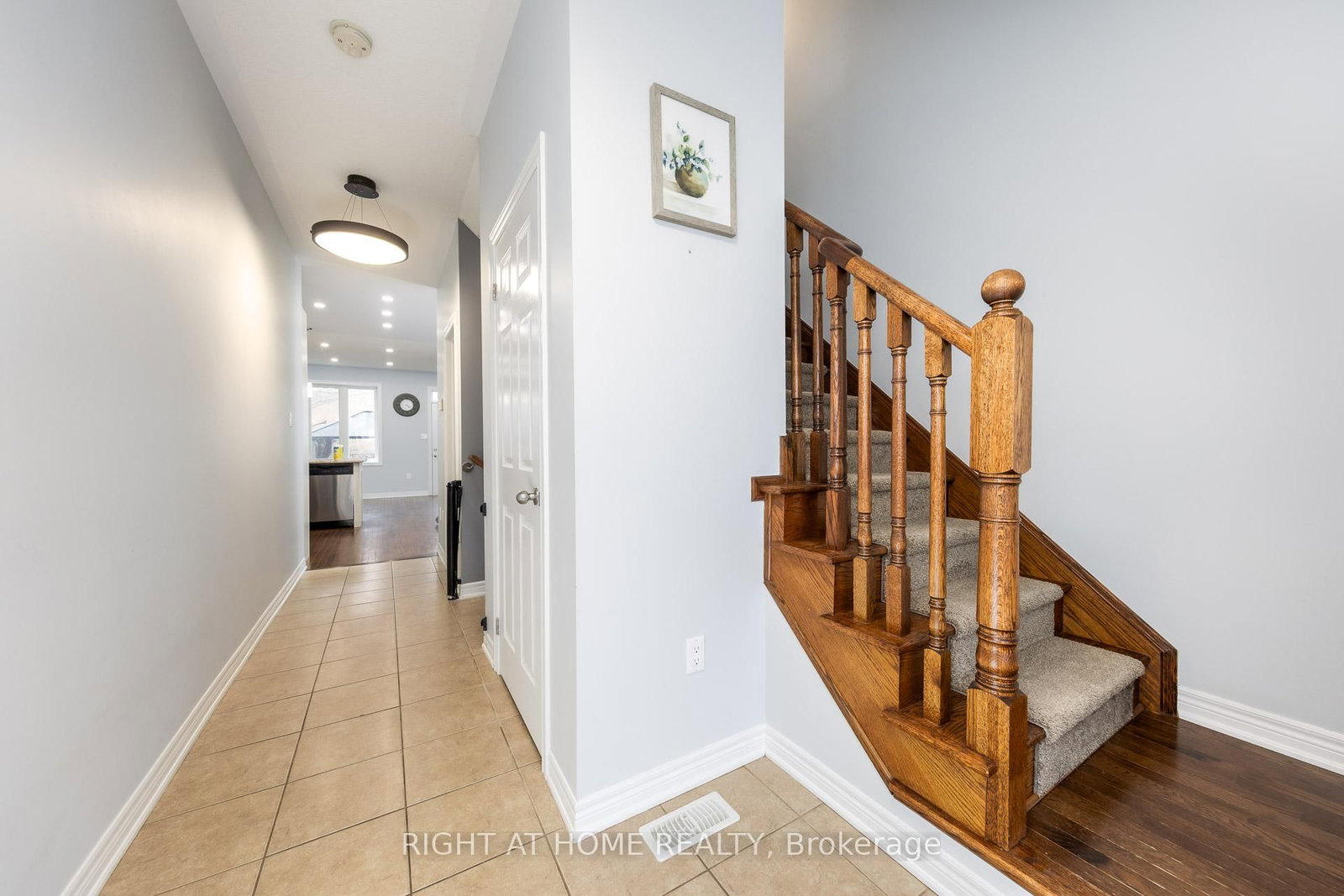 Townhouse for sale at 15 Munch Place, Milton, Ontario, L9T 8K6 - Willmott - MLS: W12999532