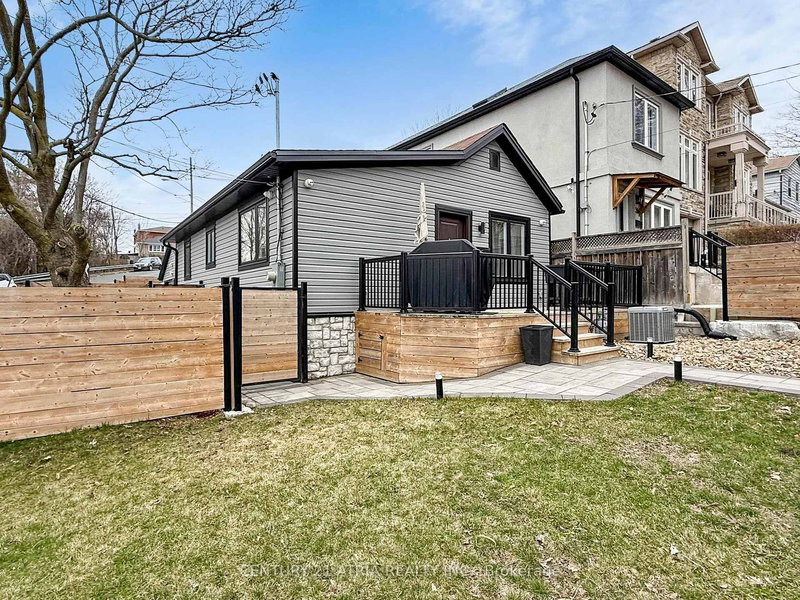 534 Silverthorn Ave, Toronto, M6M 3H9 | Image 2