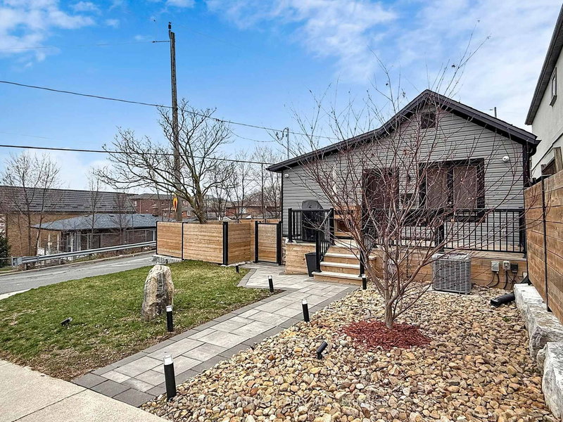 534 Silverthorn Ave, Toronto, M6M 3H9 | Image 3