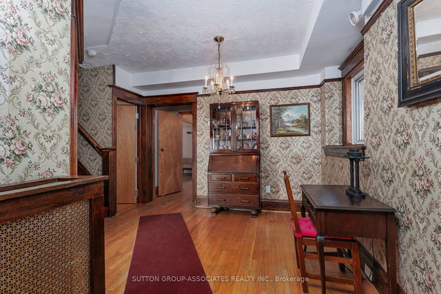 1546 King Street W