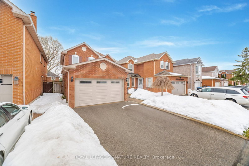 4426 Weeping Willow Dr, Mississauga, L5V 1J9 | Image 3