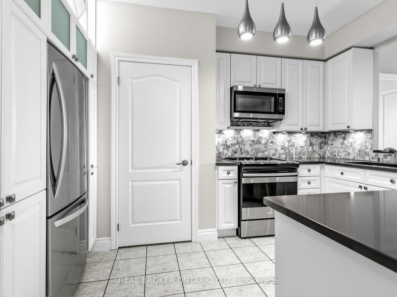 502 - 2 Aberfoyle Cres, Toronto, M8X 2Z8 | Image 2