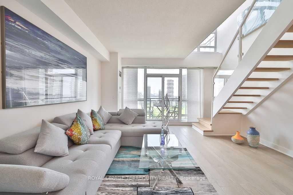 185 Legion Road N, Unit Ph06 - Photo 10