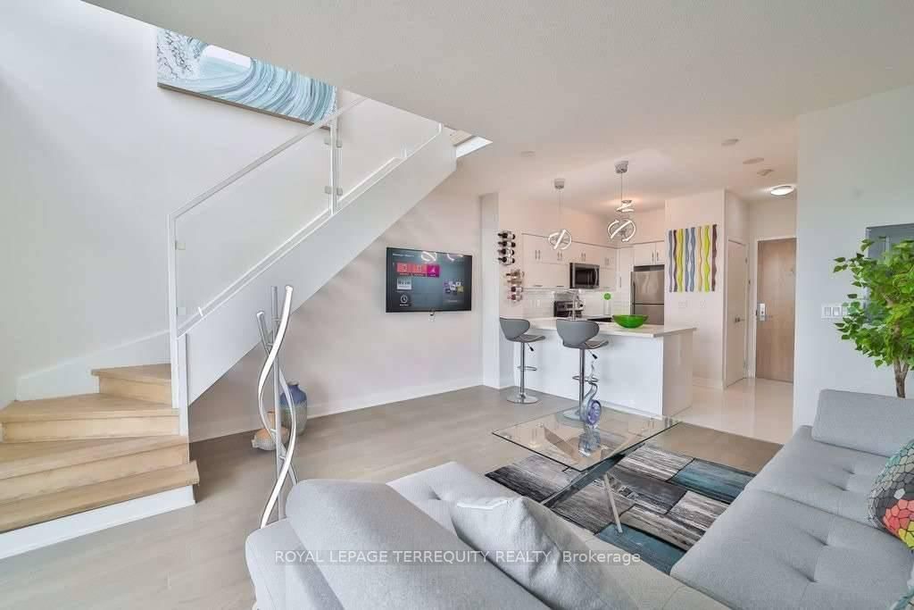 185 Legion Road N, Unit Ph06 - Photo 11