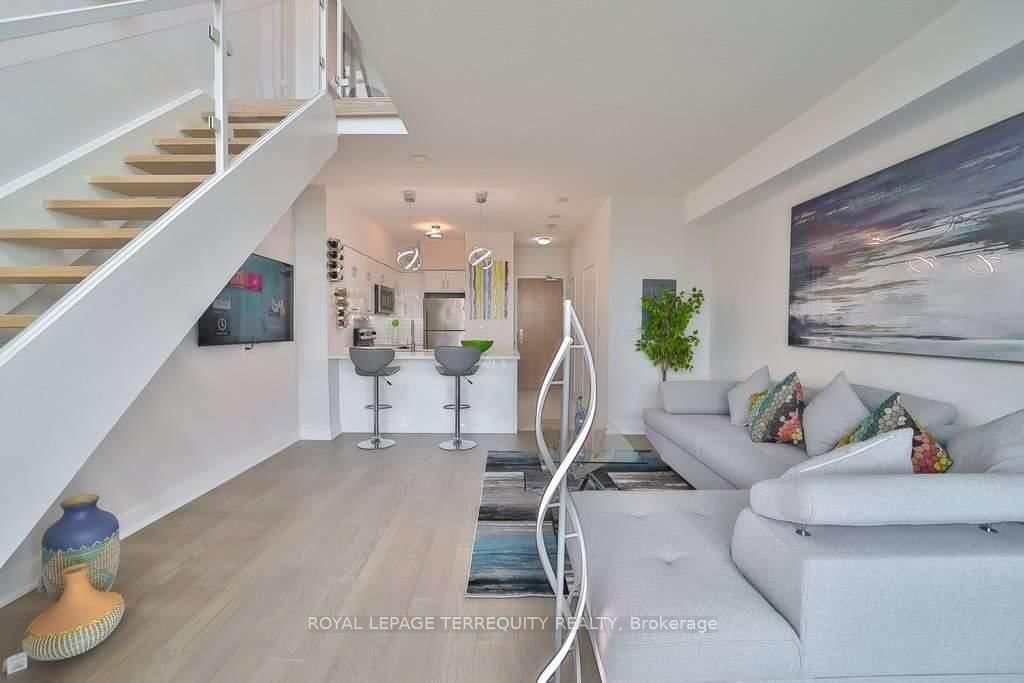 185 Legion Road N, Unit Ph06 - Photo 13