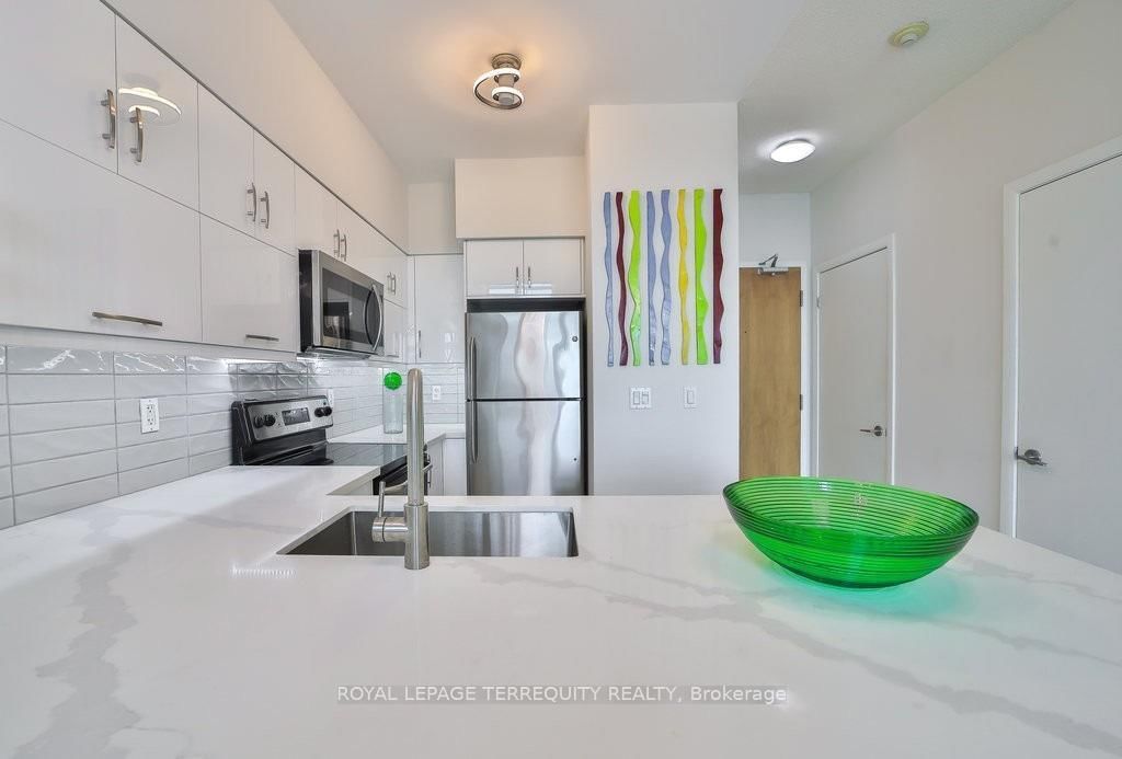 185 Legion Road N, Unit Ph06 - Photo 15