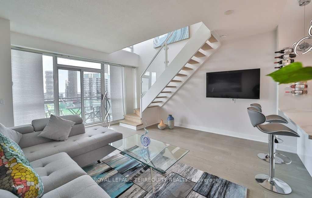 185 Legion Road N, Unit Ph06 - Photo 16