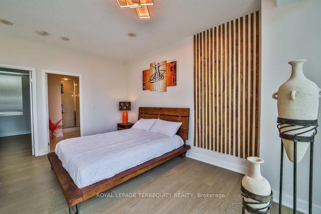 185 Legion Road N, Unit Ph06 - Photo 21