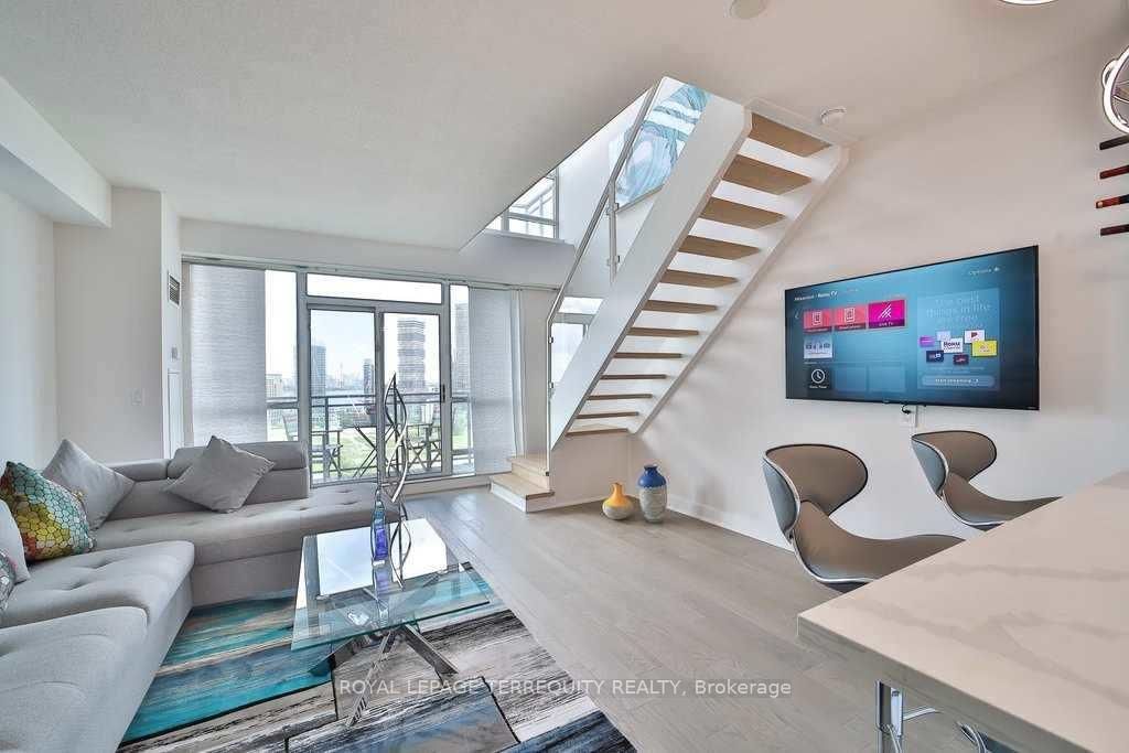 185 Legion Road N, Unit Ph06 - Photo 3