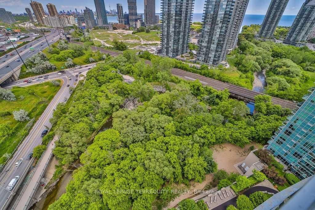 185 Legion Road N, Unit Ph06 - Photo 30