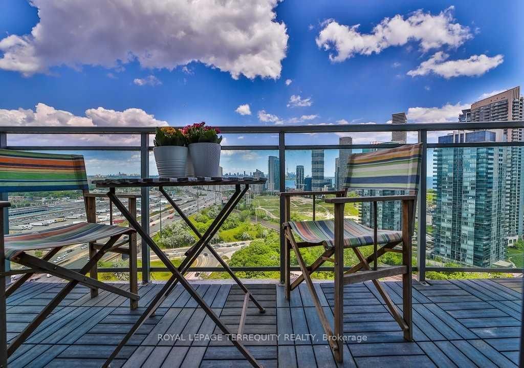 185 Legion Road N, Unit Ph06 - Photo 32