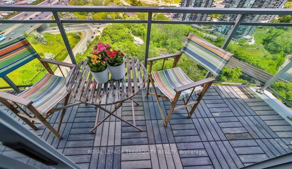 185 Legion Road N, Unit Ph06 - Photo 33