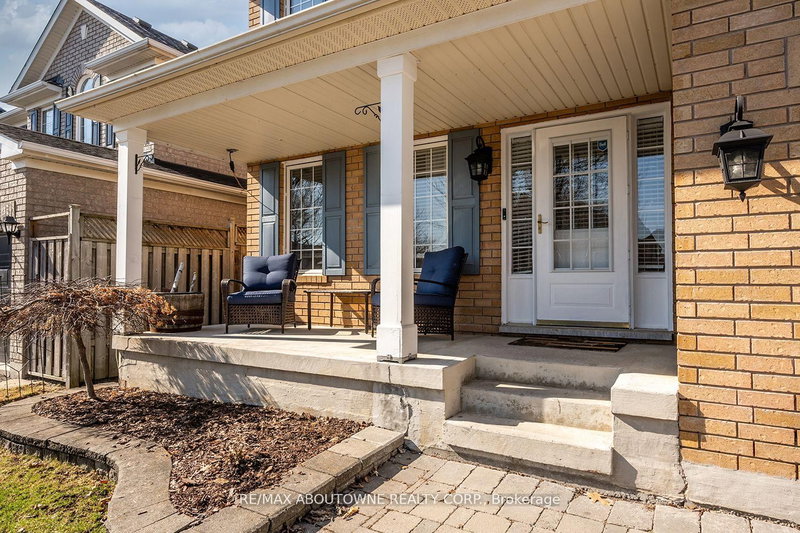 599 Caverhill Cres, Milton, L9T 5K1 | Image 2
