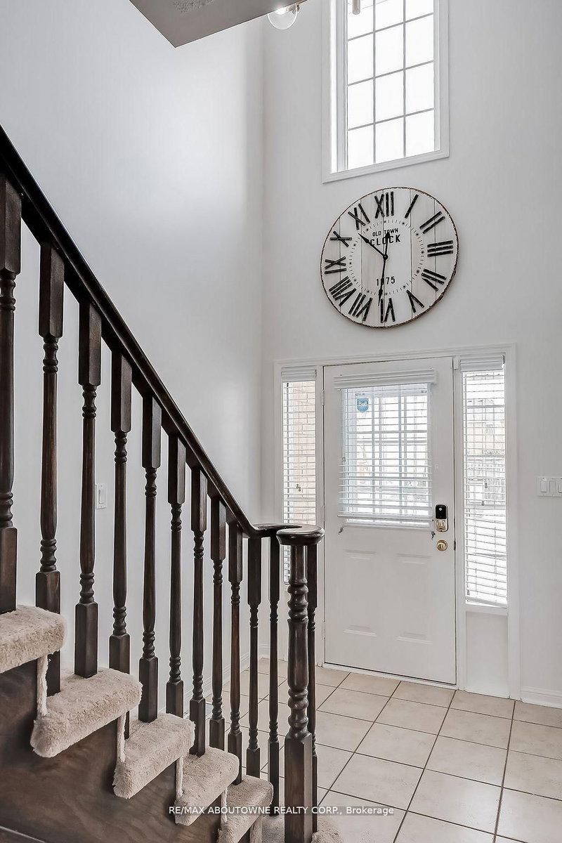 599 Caverhill Cres, Milton, L9T 5K1 | Image 3