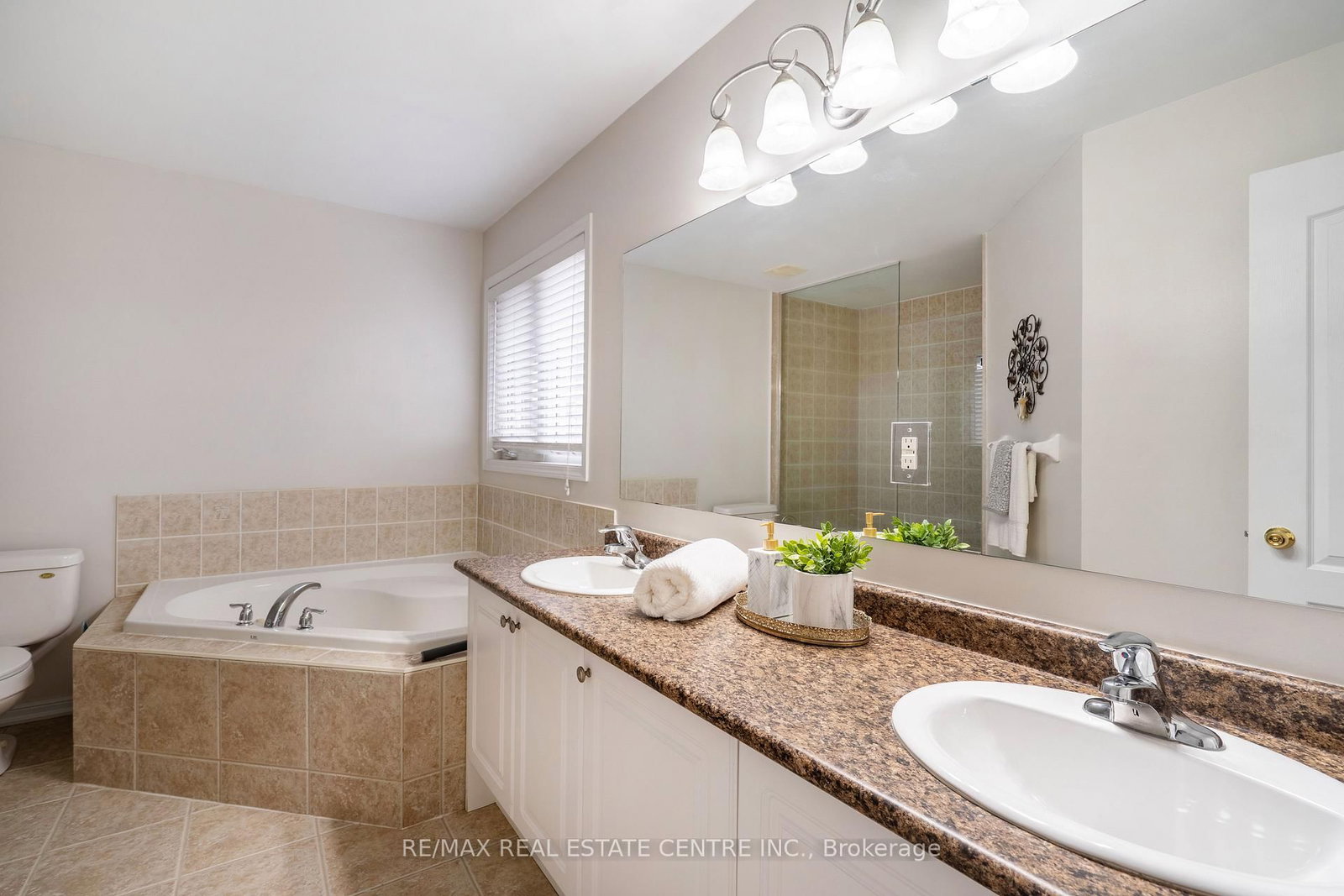 Detached House for sale at 673 Armstrong Boulevard, Milton, Ontario, L9T 0H4 - Beaty - MLS: W13000386