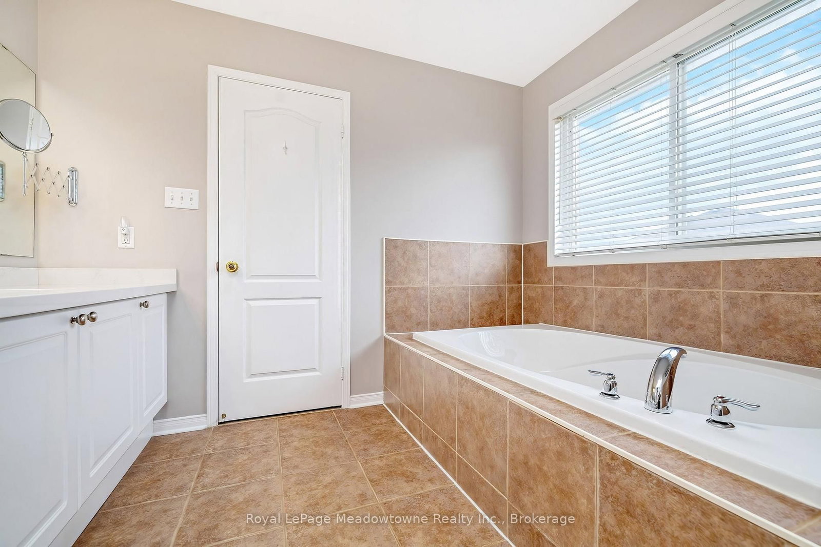 Detached House for sale at 487 Hartley Boulevard, Milton, Ontario, L9T 6K9 - Clarke - MLS: W13000418