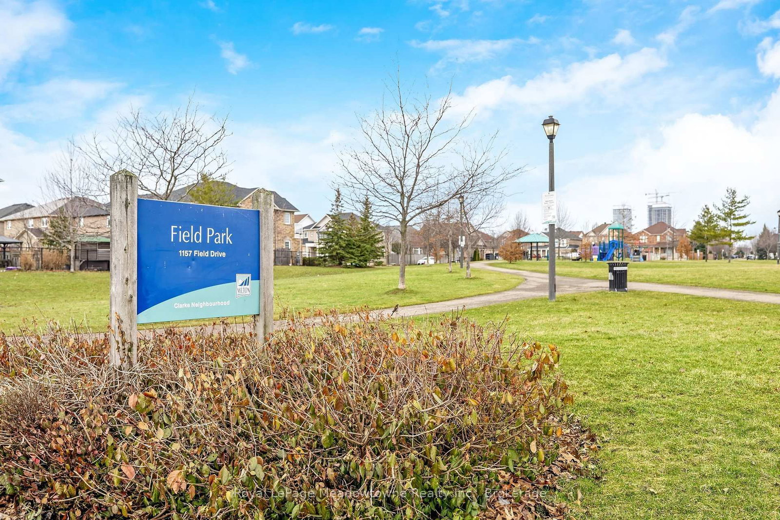 Detached House for sale at 487 Hartley Boulevard, Milton, Ontario, L9T 6K9 - Clarke - MLS: W13000418