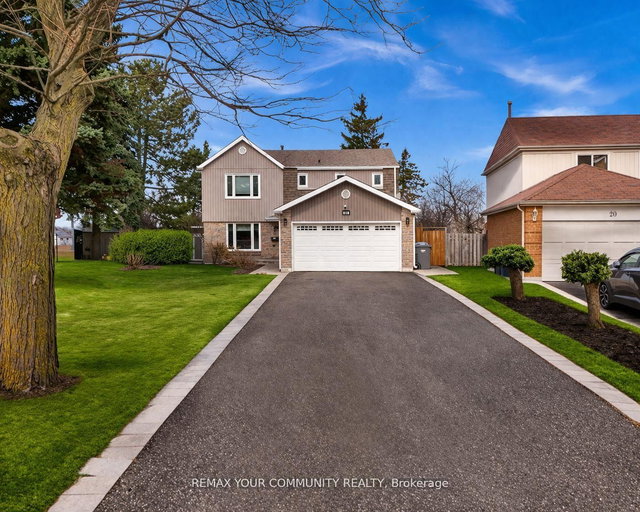 22 MADELAINE Crescent