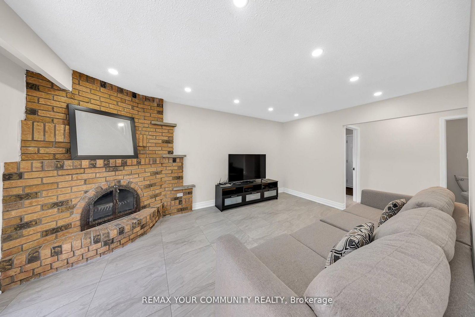 Detached House for sale at 22 MADELAINE Crescent, Brampton, Ontario, L6S 2Y9 - Central Park - MLS: W13000486