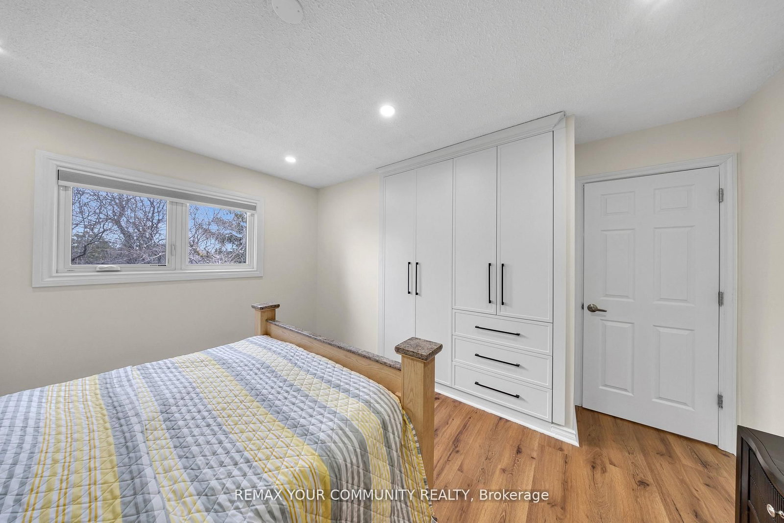 Detached House for sale at 22 MADELAINE Crescent, Brampton, Ontario, L6S 2Y9 - Central Park - MLS: W13000486