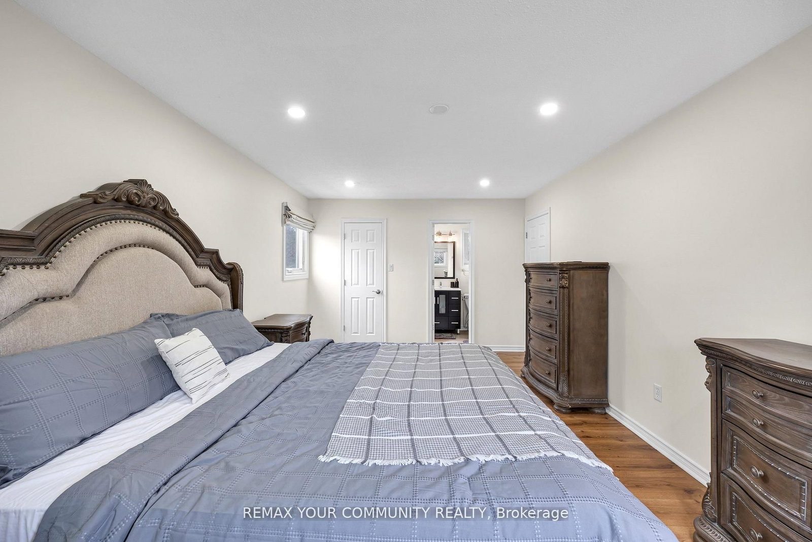 Detached House for sale at 22 MADELAINE Crescent, Brampton, Ontario, L6S 2Y9 - Central Park - MLS: W13000486