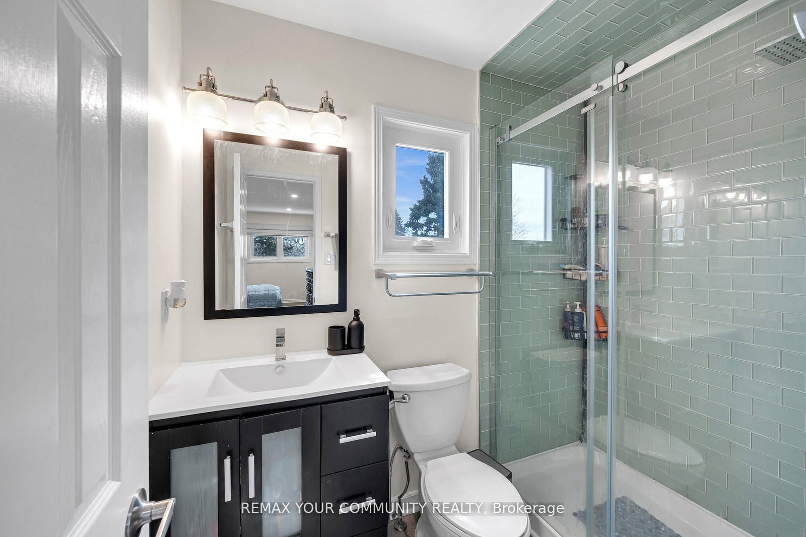 Detached House for sale at 22 MADELAINE Crescent, Brampton, Ontario, L6S 2Y9 - Central Park - MLS: W13000486