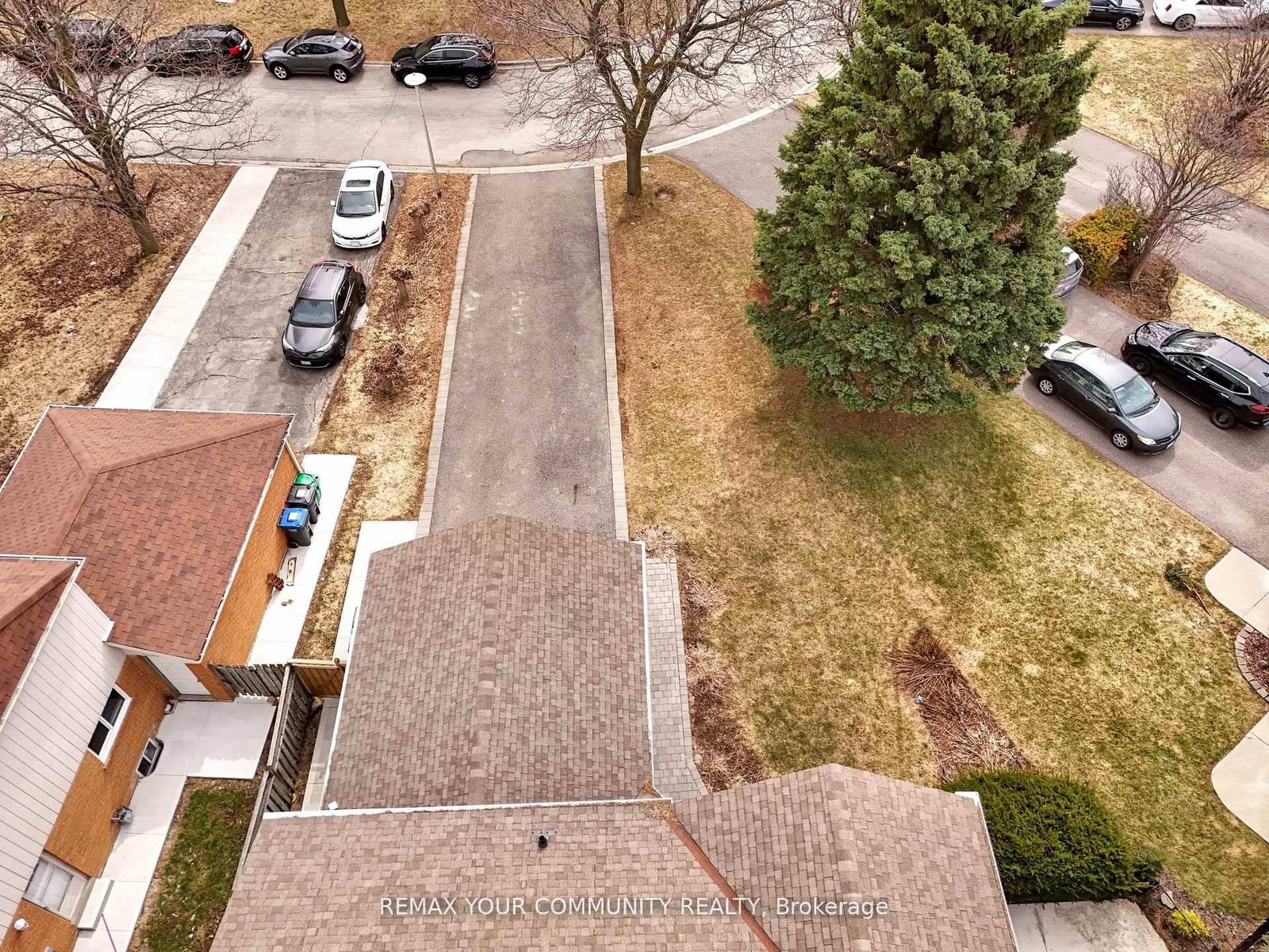 Detached House for sale at 22 MADELAINE Crescent, Brampton, Ontario, L6S 2Y9 - Central Park - MLS: W13000486
