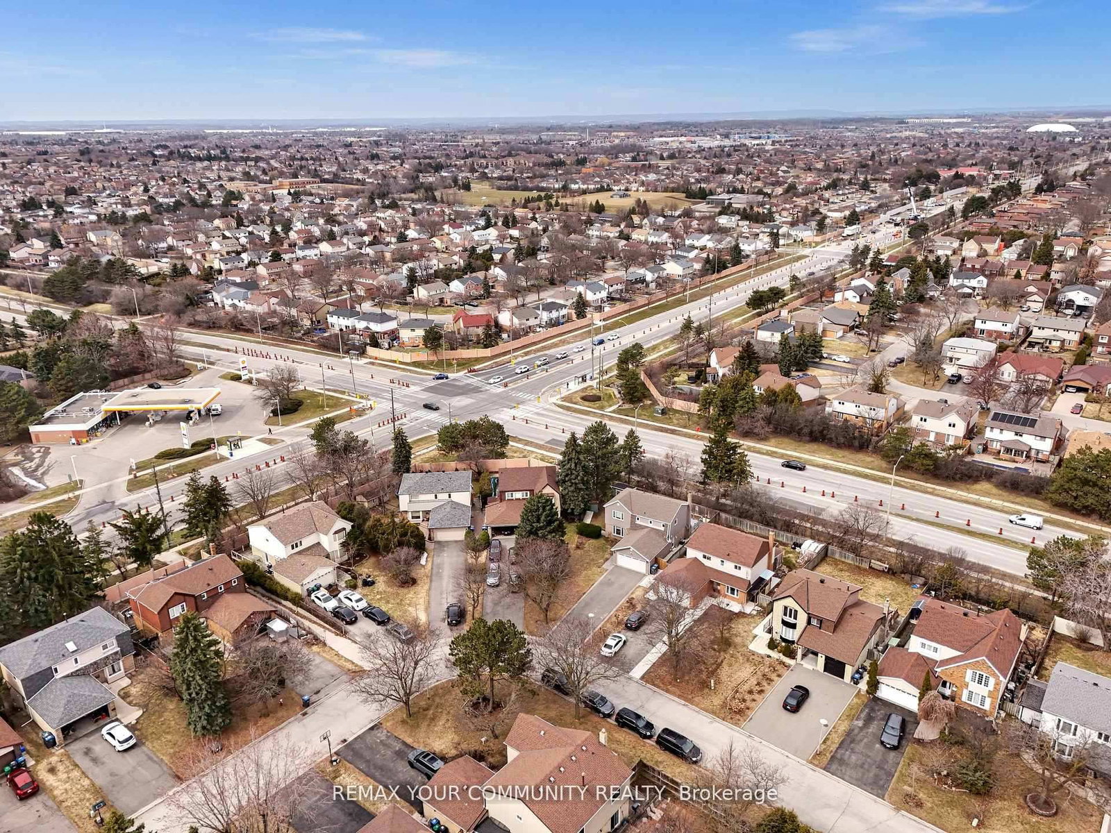 Detached House for sale at 22 MADELAINE Crescent, Brampton, Ontario, L6S 2Y9 - Central Park - MLS: W13000486