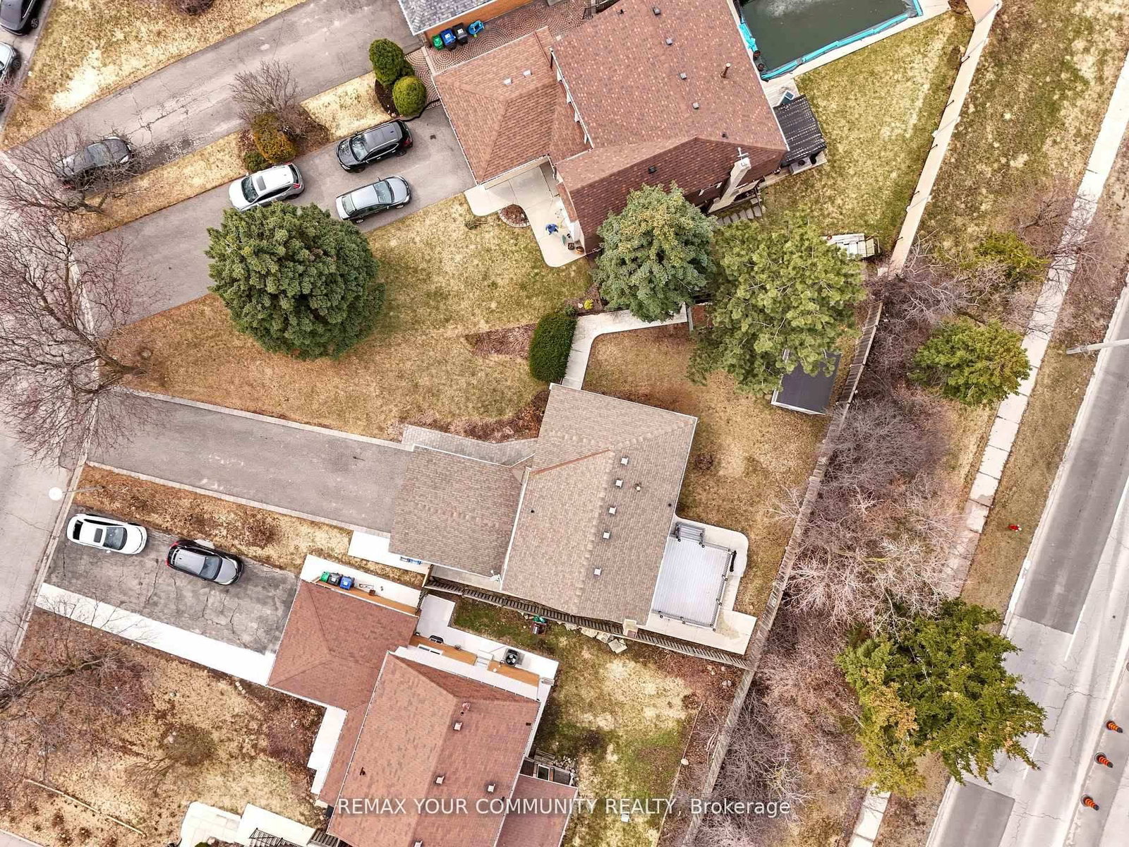 Detached House for sale at 22 MADELAINE Crescent, Brampton, Ontario, L6S 2Y9 - Central Park - MLS: W13000486