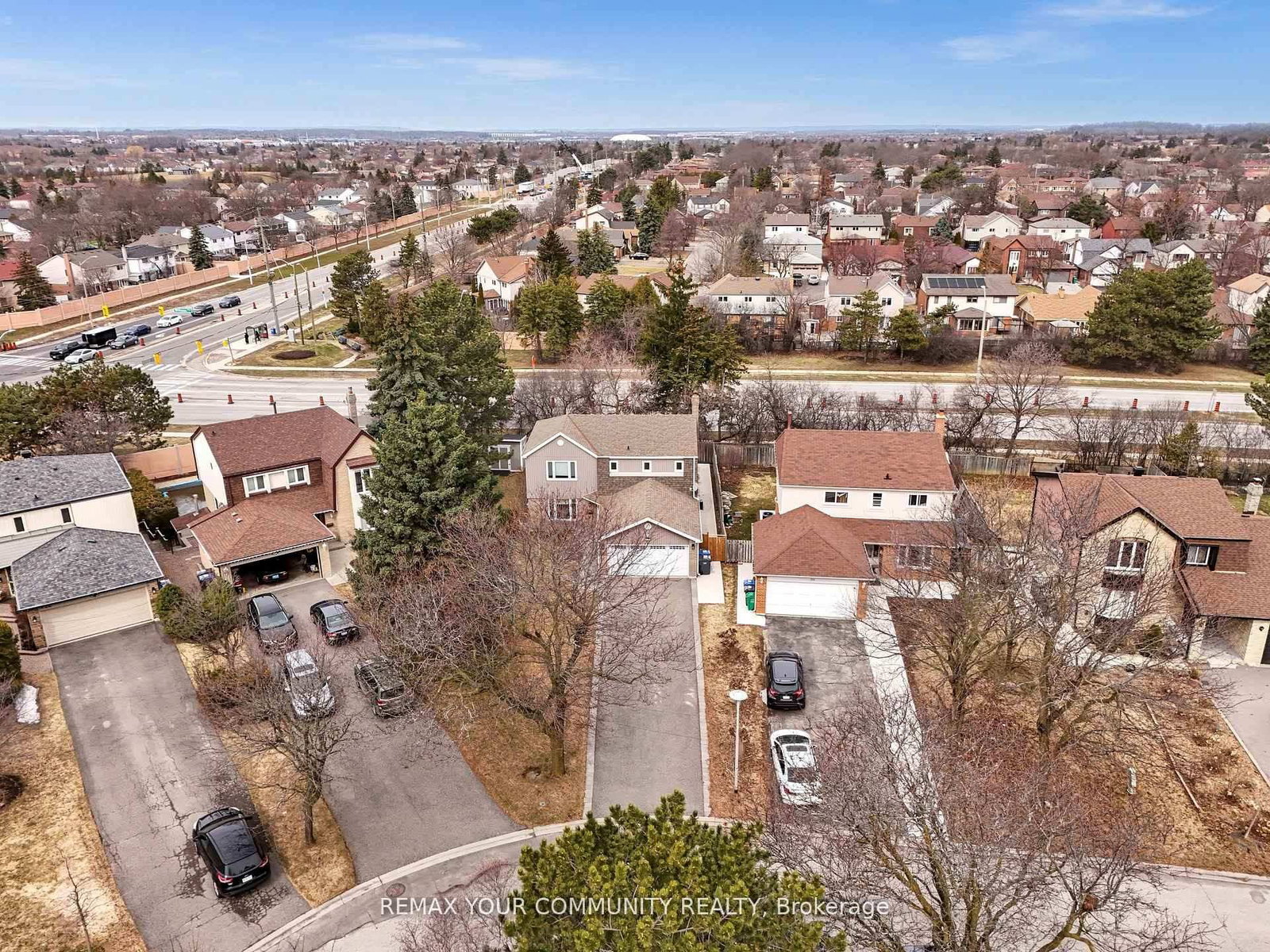 Detached House for sale at 22 MADELAINE Crescent, Brampton, Ontario, L6S 2Y9 - Central Park - MLS: W13000486